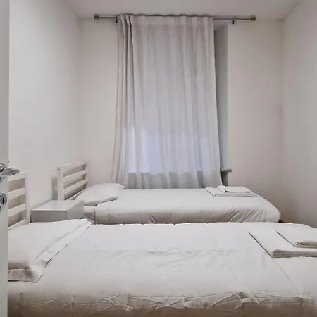 10' Piazza Erbe, Elegance In The Heart Of Verona