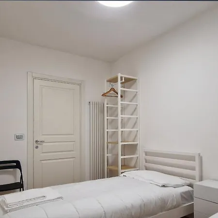 10' Piazza Erbe, Elegance In The Heart Of Apartment *