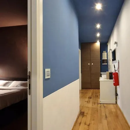 Apartment 10' Piazza Erbe, Elegance In The Heart Of Verona