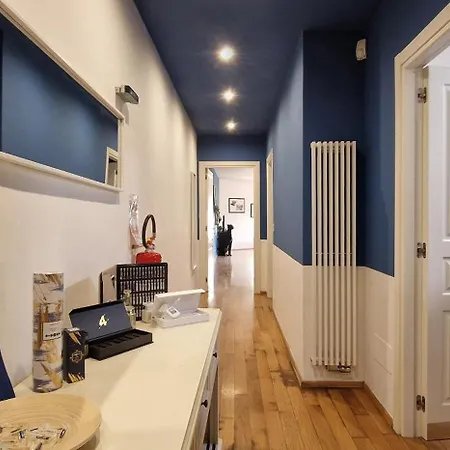 10' Piazza Erbe, Elegance In The Heart Of