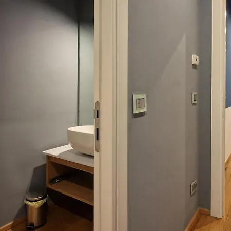 10' Piazza Erbe, Elegance In The Heart Of