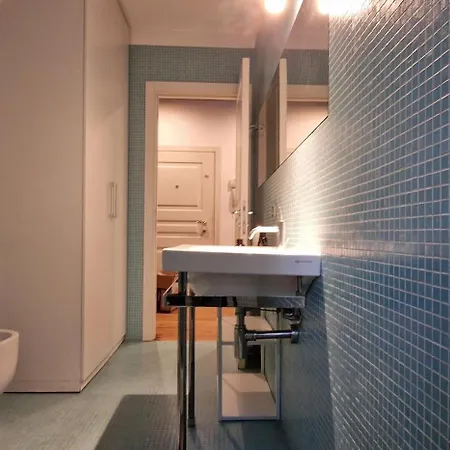 Appartement 10' Piazza Erbe, Elegance In The Heart Of